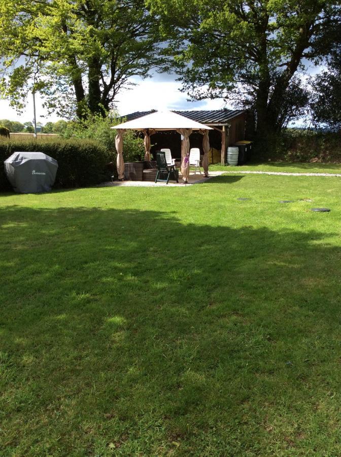 Le Boterff Gites Et Camping Saint-Mayeux Exterior foto